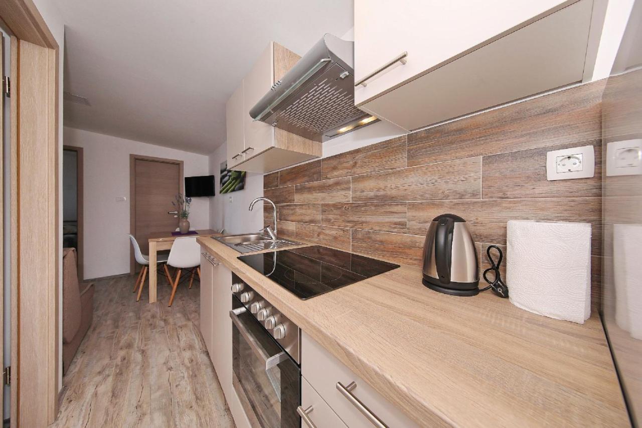 Mobile Home Plumeria 1 Биоград на Мору Екстериор снимка
