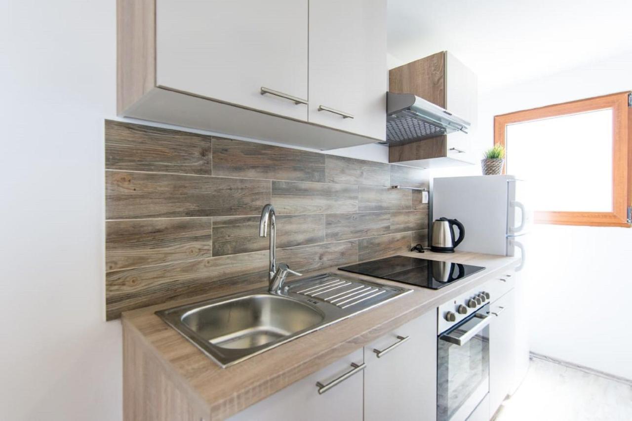 Mobile Home Plumeria 1 Биоград на Мору Екстериор снимка